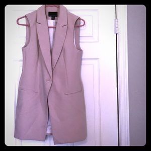 Light pink sleeveless suit top!